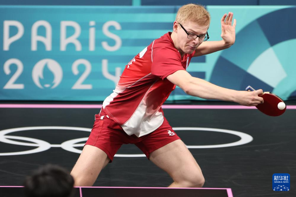 的篮球场上 的篮球场上